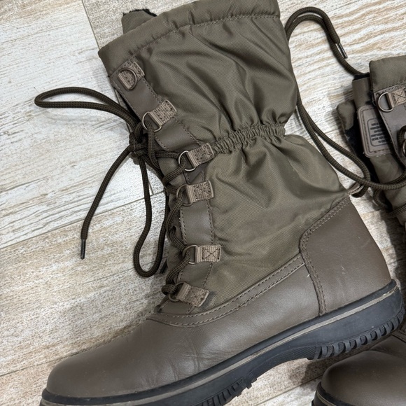 Coach fleece lined Winter Boots - Picture 5 of 9